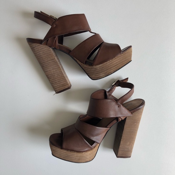 MIA TEARDROP PLATFORM HEEL SANDAL - Picture 7 of 8